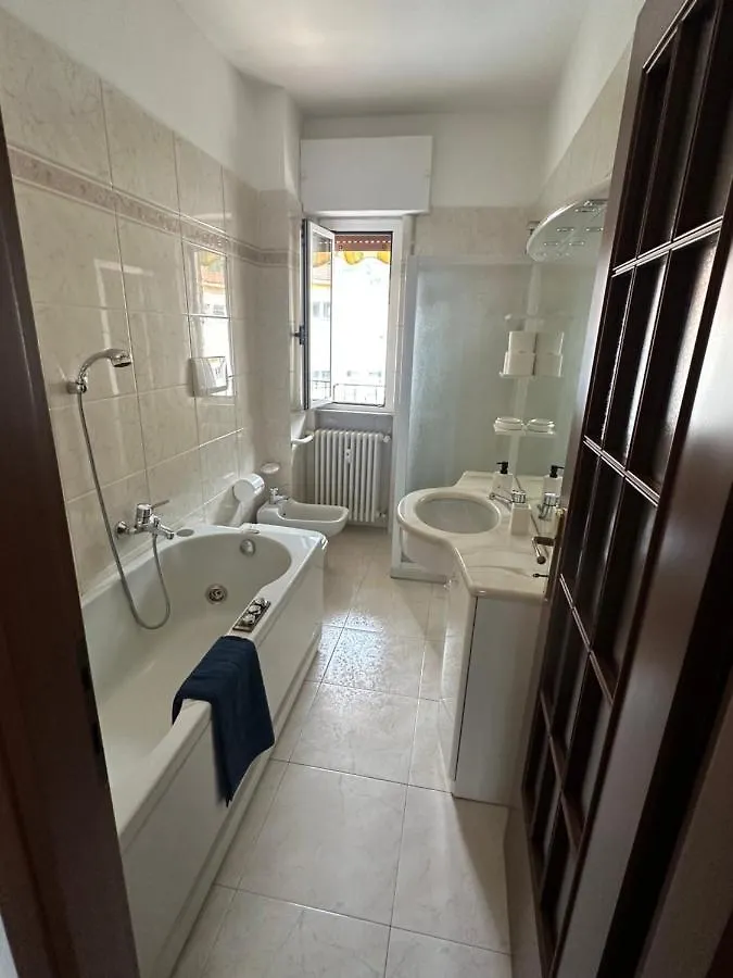Orchidea Apartment Lecco 0*,  Italy